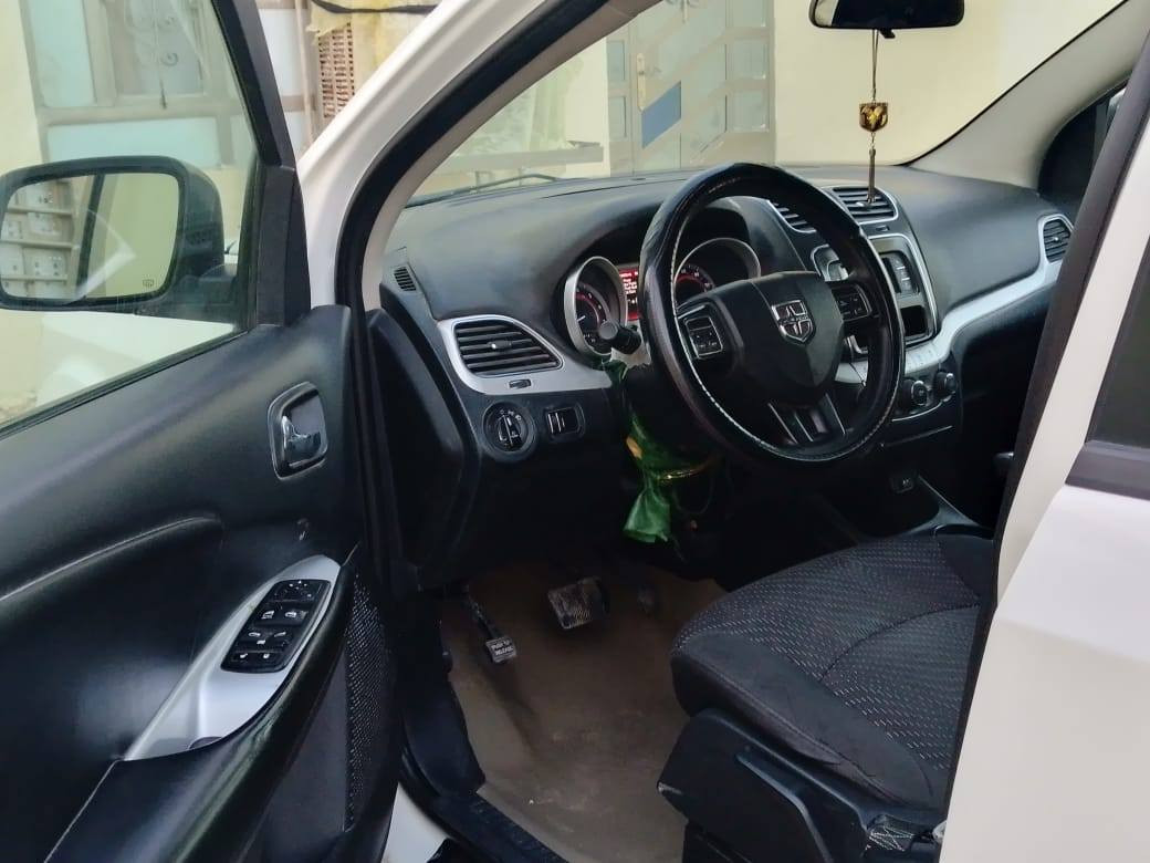 السلام عليكم اخون
دوج جورني مديل 2016 لون ابيض وارد امريكي اربعه لسندر   رقم ذي قار تحويل ثاني يوم السياره خير من الله جاهزه من كل النواحي 
حداديه جديده 
توني شادله المكينه جديده 2020 
ويل كب تخم تاير تبريد ثلج كرهبائيه كله شغاله 
التبريد 3 قطع 
باتري جديد 
مكان السياره الناصريه مركز 
رقم الهاتف ***********
مكلف بل نشر
