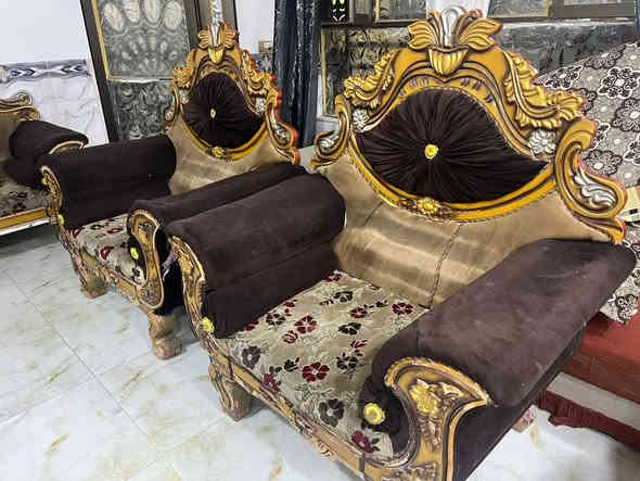 نفات للبيع نظافتهن 90% عشر مقاعد السعر 300 وبيهن مجال اتصل على هذا الرقم ***********
