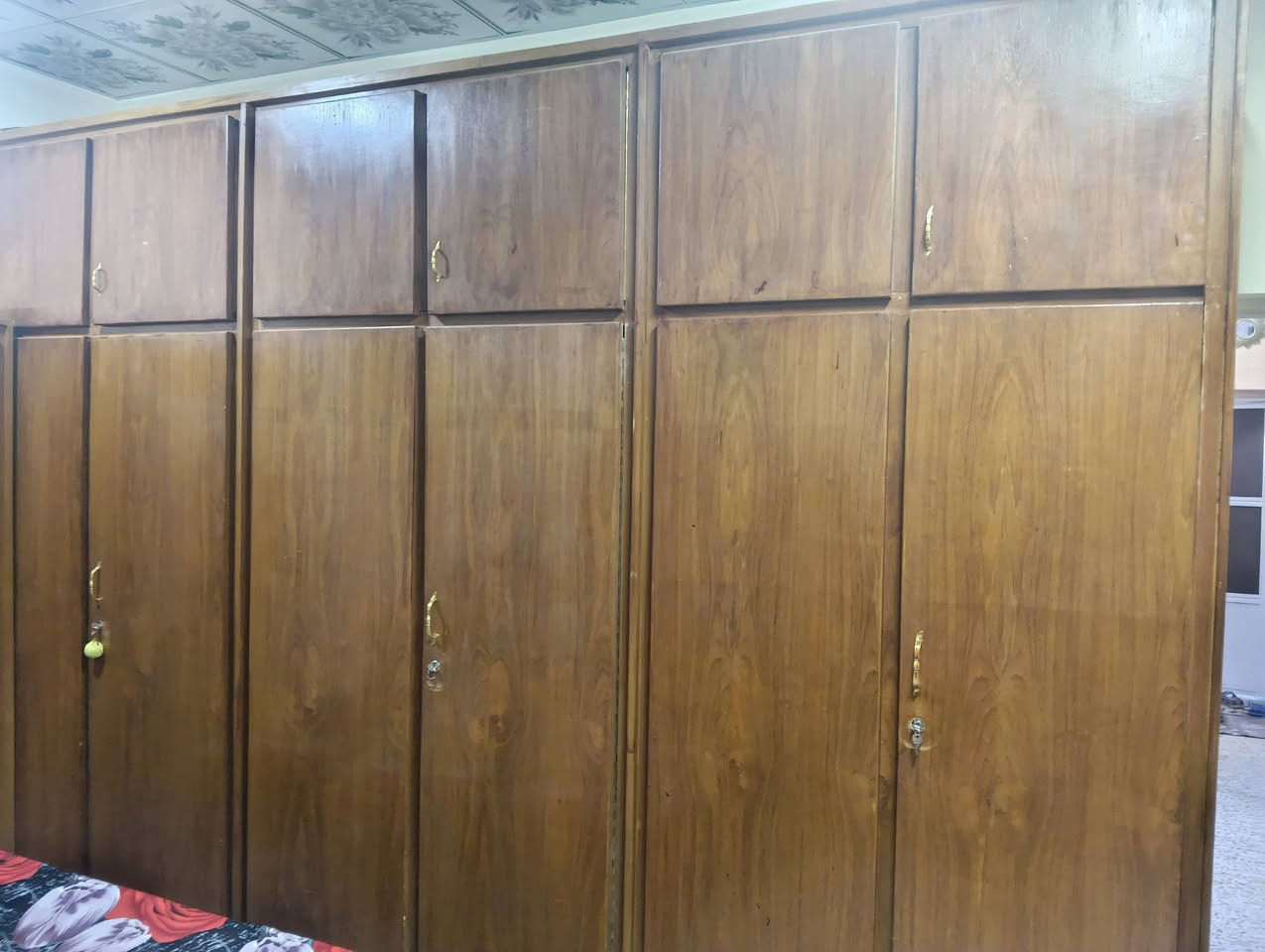 غرفة صاج عراقي احطاطه قاطين 6 ابواب خشب ثقيل السعر 750 وبيه مجال بسيط اتصال علا الرقم /***********/***********/ مكان فلوجه
