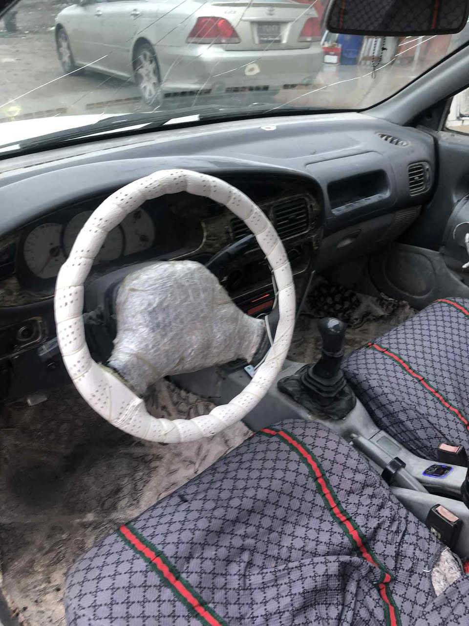 سەرەتا بەناوی خوا گەورە
پڕۆتۆن بۆ فرۆشتن
مۆدیل:٢٠٠٢
گێڕومەکینە بەشەرتی ١٠٠ فیتەر
کارەبی کامل گیانی ئیشەکات  زۆر مەزبوتە
زۆر کەم مەسرەفە
تازە کامل پانکەو ڕیتەرم گۆڕیوە
٤ تایەی لۆکی لەبنە
١ دینار مەسرەفی نیە
موسو بڕاوە و وەرگەڕان بەشەرت
زۆر خۆش ڕۆیە سارەکە 
ئی بن دەستی خۆمە ئی مەحرەز نیە
گەرمی لایت و فڵچەو ناو گێچ و کامل کارەبەی مەزبوتە هەتا گڵۆپی سەقفیشی ئیشەکات
بەنزین زۆر کەم ئەخوات 
بۆ حەیب مەگەڕێ 
سحری ١٥ مەجال
شوێن ڕانیە
گۆڕینەوەش دەکەم 
***********
ئەدمینی دڵ
