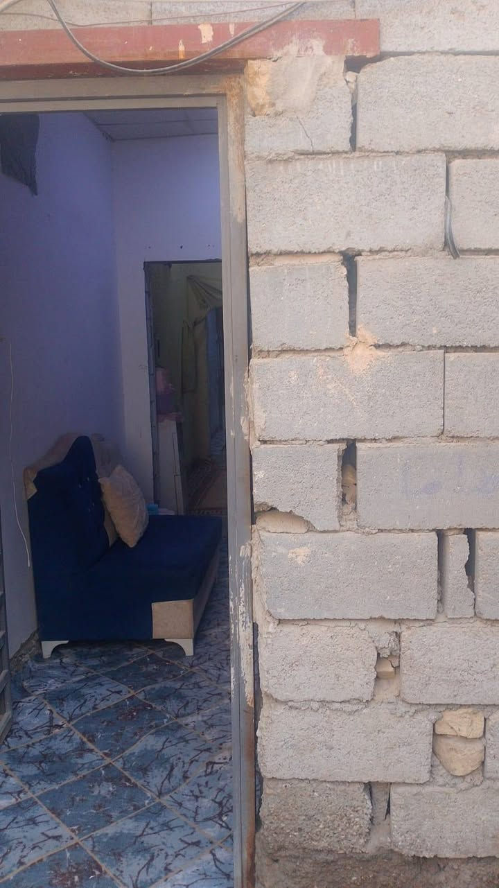 السلام عليكم
بيت طابو اسهم للبيع منطقة الثورة بناء بلوك السكف عكادة قرب حسينية محمد مقداد البيت مساحة 70م متكون من غرفه ومطبخ واستقبال وصحيات بي نواقص المطبخ والهول صبابه الغرفه سيراميك الشراي يتصل ع الرقم 0783510826
السعر 45 وبي مجال
واتس شراي


**إذا كنت صاحب هذا الإعلان وتريد حذفه لأي سبب، رجاءا أرسل رسالة إلى الدعم الفني**