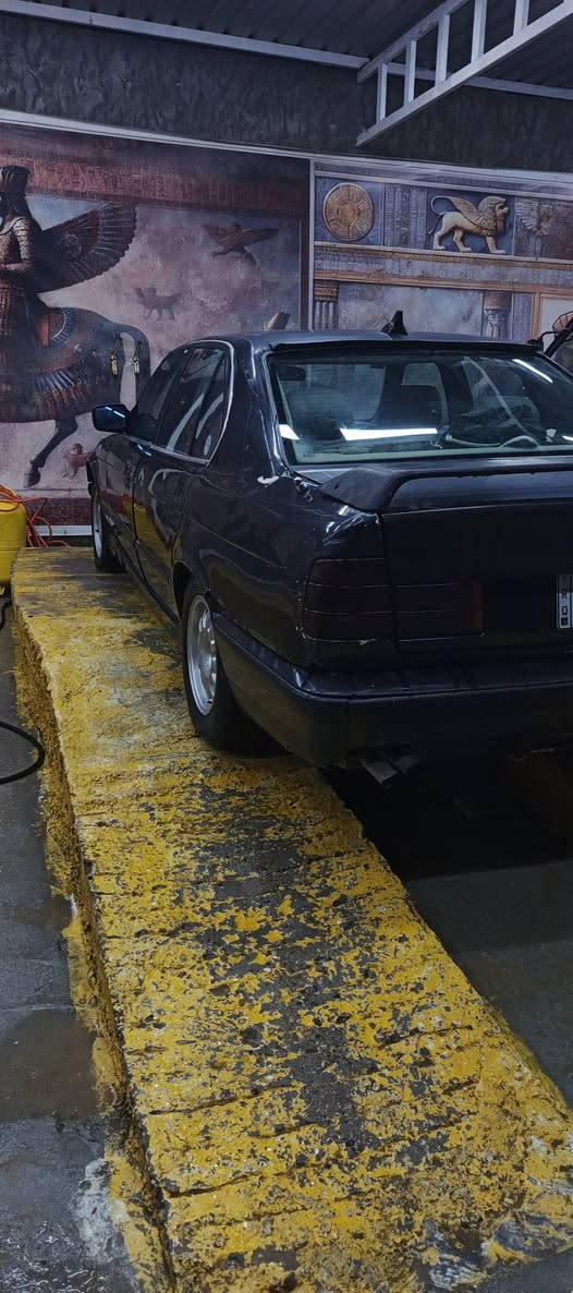 سلام عليكم بيئم موديل 91اصل بليته وسنويه 525رقم بغداد نكليزي هزه جديده مداور ثاني يوم سياره حلوه جاهزه كهرباياتها خير من الله كير مكفول مكينه بدايه تنقيص مسكر عدل كير عادي فول مشي خير من الله بديها يرادله ترتيب شوي صور واضحه دواخلها حلوه فقط بطانه لسايق تعبانه مكاني حله سعر33بيه مجال قليل كلش للستفسار ***********
