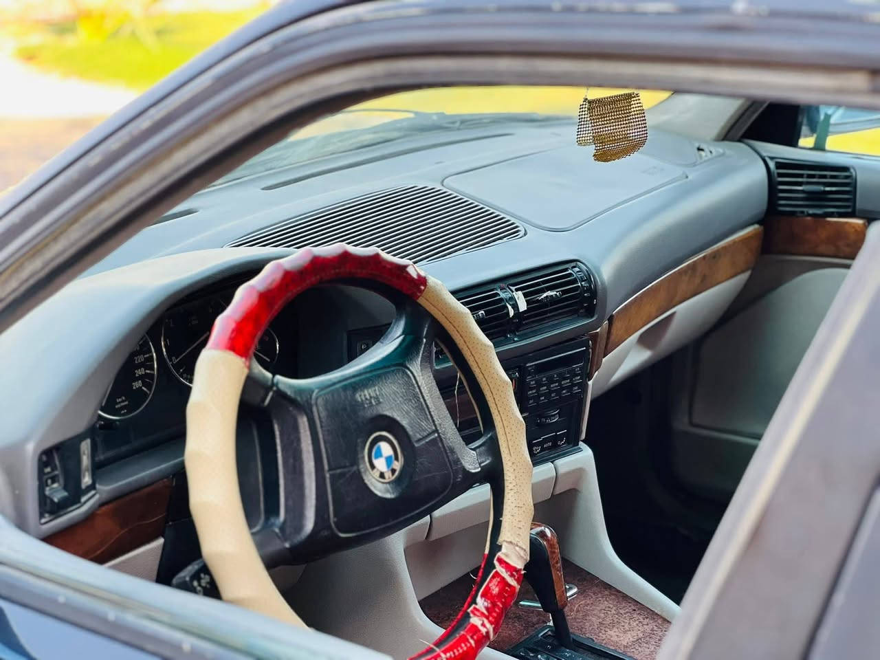 السلام عليكم
530 اصل 8 مكينه 40  موديل 94 اصل
السياره جاهزه بيه ترتيبات
رقم بغداد دولي بسمي  تحويل مباشر 
السياره فتحة بجم عريض كشنات كهرباء برده كهرباء تحكم ستيرا دبل ايرباك كامله مواصفات 
تخم تاير وحداديه جدد
حماوه ثابتا جوه النص  
فقط باور. عاطل
مكاني. نجف.   ***********
معروضه. 53.
