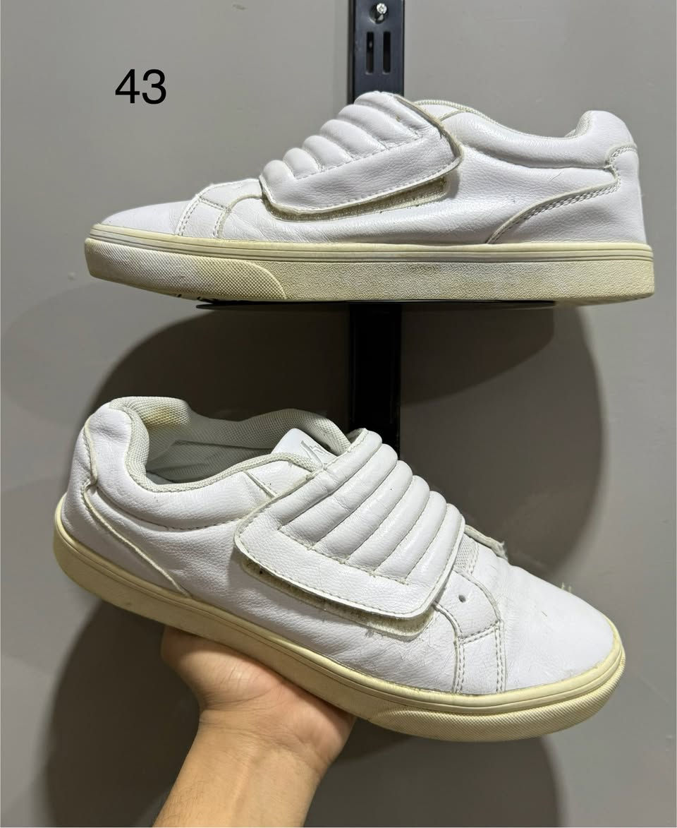 تخفيضات 🔥🔥🔥🔥🔥
بوت بآله اوربي آصلي + حذاء رياضي و صندل اوربي 
القياس موجود داخل آلصوره 
الأستفسار مراسلة البيج ✅ او واتساب ‭0780 546 1406‬☎️
التوصيل الى كل العراق 🚛🚛
