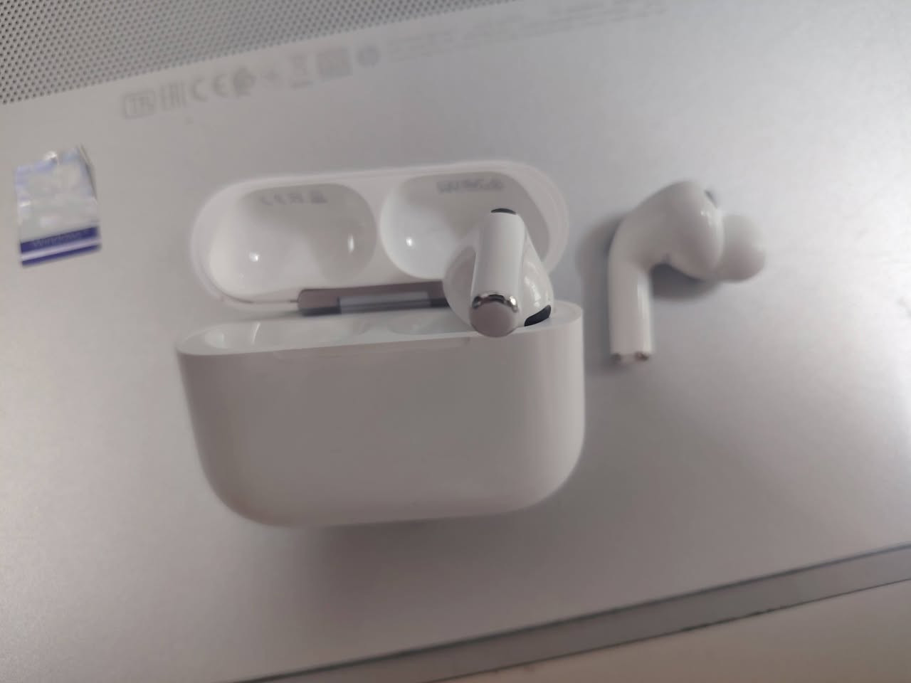 AirPods Pro 3 
ايربود برو ٣ آخر اصدار  ماستر كوالتي  
جيل السابع ⭐️⭐️
عزل ١٠٠٪؜ 💯💯 فول فول كوالتي 
ماستر كوالتي 
صوت و مايك وعزل يعمل بالمس ع حافظه 
علم أمريكي 🇺🇸 
كامل ختومات
السعر ٢٠ الف 
واتس اب ***********
