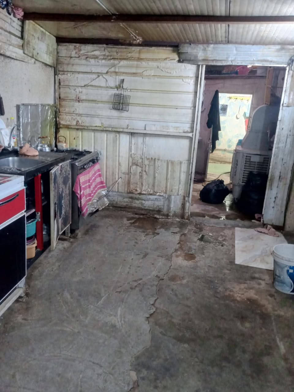 سلام عليكم بيت.تجاوز بالحريه الحوانيت  مساحته 140 بي غرفتين وهول وطرمه ومطبخ وصحيات سعره 10 الاستفسار على هذا رقم وبي واتساب  ***********
