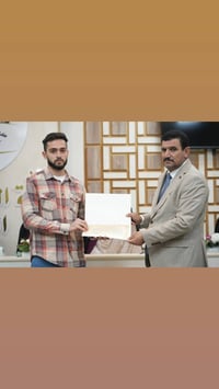 ، اني مدرس وطالب كيمياء مرحلة ثالثة من الأوائل ، وحاصل على معدل 96 بال...