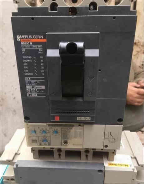 قاطع MG شنايدر فرنسي أصلي 

      👈٤٠٠ أمبير ١١٠  ألف 👉

      👈٦٣٠ أمبير ١٢٥ ألف 👉

توجد خدمه توصيل لكافه ألمحافظات 

👉***********👈
