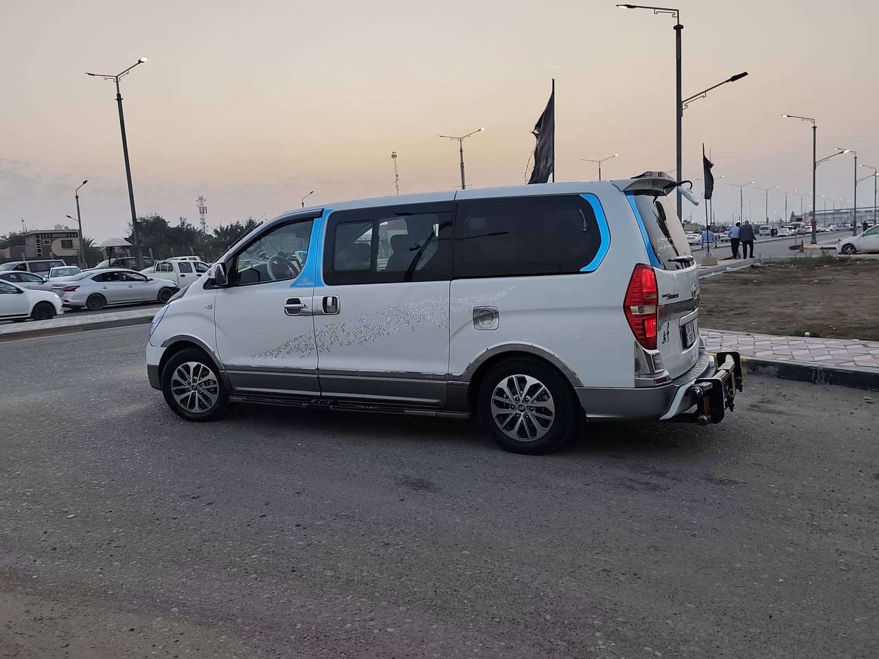 السلام عليكم ستاركس للبيع مديل 10بيهه خياس بالقواعد مال دبل مكينه 7 سياره بسمي مكاني البصره كرمه علي سعر 155وبيها مجال قليل رقم تليفون ***********
