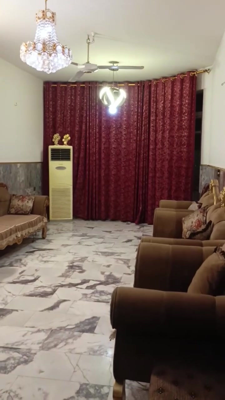 بيت للبيع او مراوس في البلديات مساحة 220 م
طابقين كامل البناء وحديث الطابق الارضي استقبال وصالة وغرفتين نوم ومطبخ وحمامات داخلية ومنور 

والطابق الأول اربع غرف نوم وحمام وبلكونة  
مكان بغداد الرصافة الثانية الكمالية حي الزهراء في بستان علي كمال قرب مدرسة البستان الاهلية 
للاستفسار ***********
