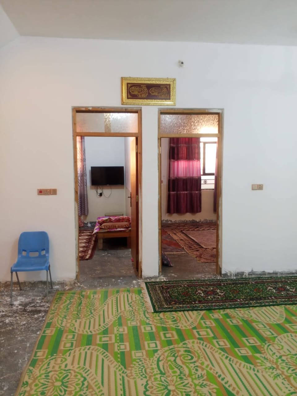 بيت للبيع في الصويرة حي العهد مساحه 200يحتوي على غرفتين نوم وصاله وحمام ومطبخ واستقبال بناء بلوك/***********/***********

