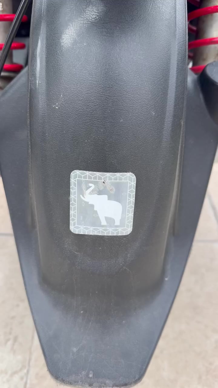 يالله اللهم صلي على محمد وال محمد
دراجة gtr شرط انضف من الرمبة خير من الله برغي ممفتوح بيه تاخذهه تترحملي عليه بس العصر اطلع بيه  
بانزين محسن 
دهن xado
شاشة 3 اللوان دوسات اصلية واني مرتبه شادله لافته اصلية على البريك وقوس احمر وية السكن لايت زنون اصلي 
سعر مليون و200 وبيه مجال للشراي 
مكاني الكاظمية ***********
