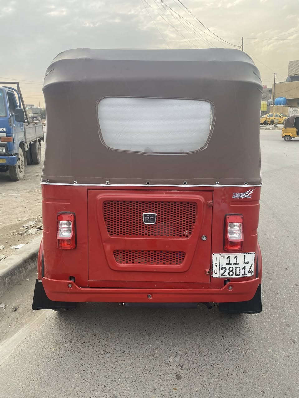 سلام عليكم تكتك للبيع موديل 22 مكينة مكفولة مامفتوحة بعدهة زيرو لاضربة ولة صبغ بس دوس سعر 8800 شراي يتصل ***********
