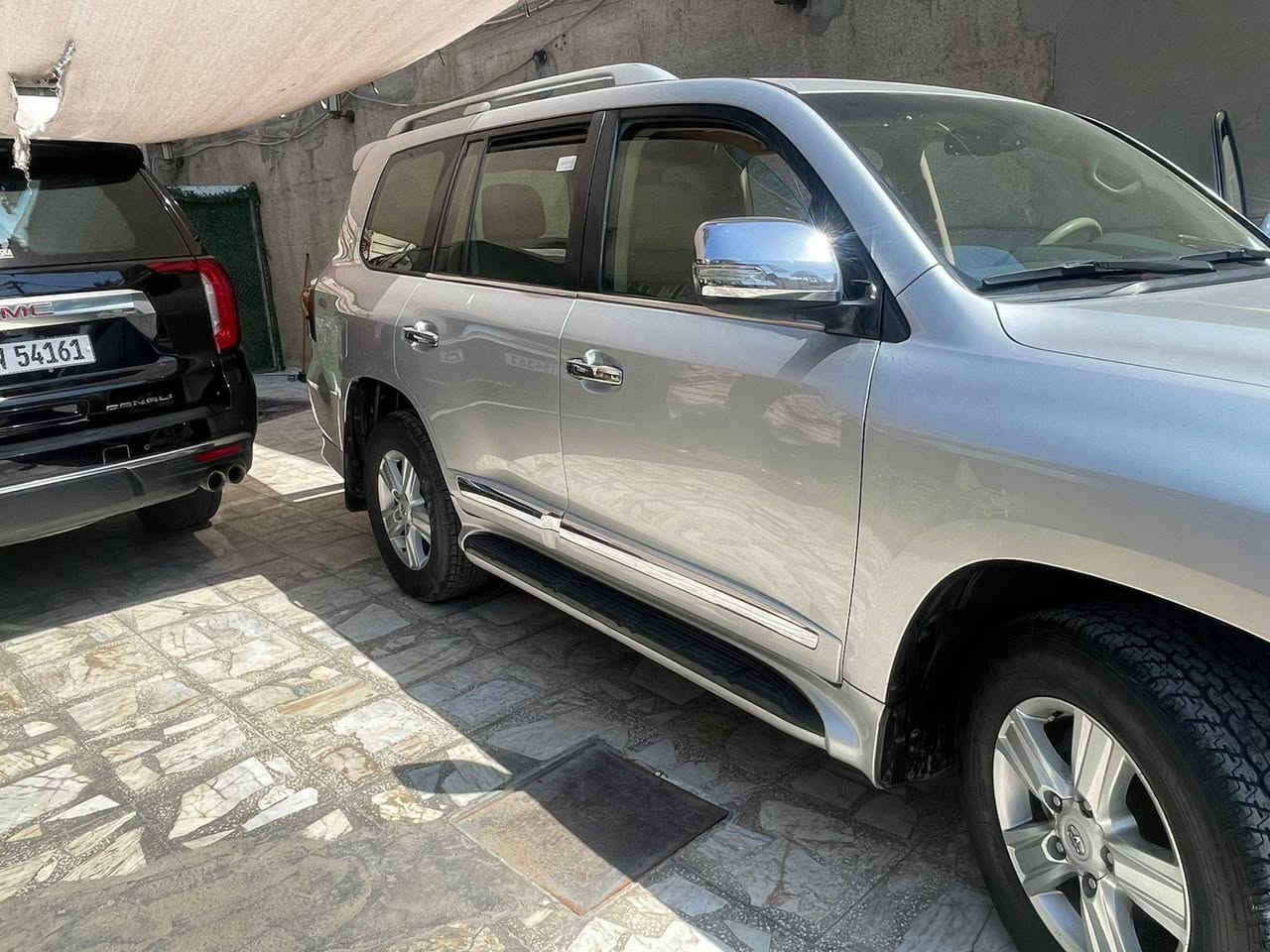 السلام عليكم اخوان
لاند كروز بريمي للبيع 

موديل 2014

المواصفات GX.R

مكينه V6  4.0

تحكمات ستيرن 

مثبت سرعه

حساسات امامي خلفي 

كامرة خلفيه 

فتحة سقف 

تبريد 3 قطع 

ثلاجه 

كشن السايق كهرباء 

جام اوتو 

اشاير بلمري وشفط هم

دف لوك 

مرشات للضوة الامامي

تخم تاير جديد 

صدر للسيارة جديد توني شاده

السيارة حلوه نظيفه

  السعر : $ 33.500 وبيها مجال بسيط

العنوان بغداد زيونه 

 الرقم :*********** متواجد فقط عل الواتساب او الرقم
