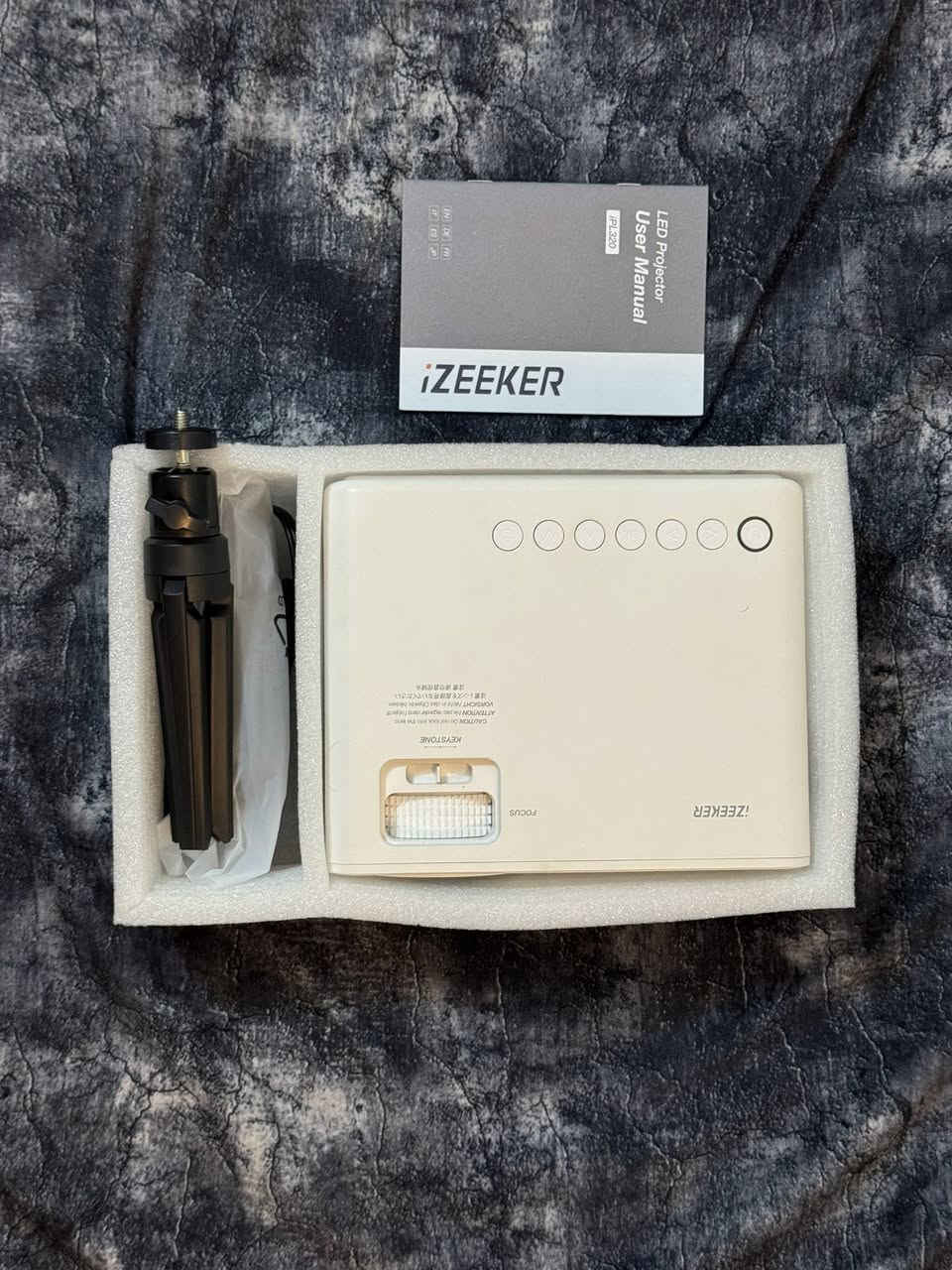 جهاز عرض (بروجكتور) من طراز iZEEKER IPL320.يتميز الجهاز بدقة أصلية تبلغ 1080 بكسل ويدعم محتوى 4K يحتوي على منافذ توصيل متعددة تشمل HDMI و USB و AV.يصل عمر مصباح الـ LED الخاص به إلى 30,000 ساعة.
السعر ٧٥ الف


**إذا كنت صاحب هذا الإعلان وتريد حذفه لأي سبب، رجاءا أرسل رسالة إلى الدعم الفني**