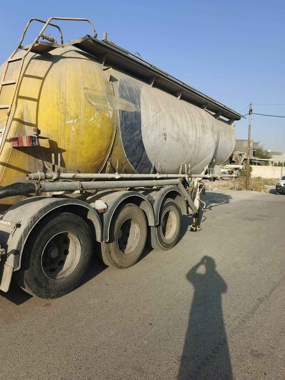 السلام عليكم فالفو 2004 سنكل امامي مدعومة ومفصخة رقام نكليزي سايلو ابيعه على وضعه كاملة ***********
