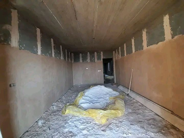 السلام عليكم خلفه لبخ متفرغ 
تشميع جص بورك ب٧ 
علاج الرطوبه والاملاح
*********** 
تشميع داخلي الف ونص
خارجي ٣ 
سقل ناعم ب٦ 
لبخ ونثر ب٧ 
يوجد كادر بناء وتطبيك درجه اولى 
العمل كافة انحاء بغداد فقط
