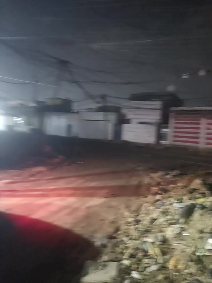 ام عليكم موقع للبيع  بي تانكيات عدد 3 وبي مكائن عدد 2 وحده 14 وحده 13 ثمانيه وثمانين ثنينهن  طبك جديد الكائن وربيات الله شاهد هسه طبكتهن كاع الموقع 100 متر ركن ويه الموقع مكانه دسيم قرب حجي هاشم  الحمل 725 هاتف *********** موقع حجي ريسان المحمداوي  السعر 6 شدات ونص 50 وبي مجال ومستعجل  عله بيعه لضروف خاصه بدون حصه
