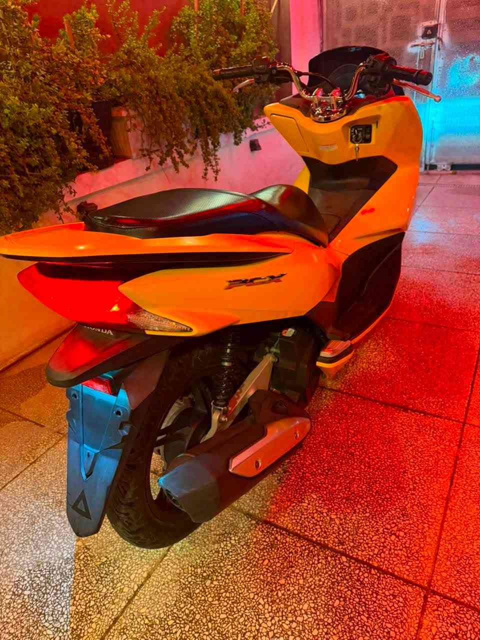 السلام عليكم 

دراجه pcx
بيه سويجات2
ماشيه 40 حقيقي 
كفاله عامه 
لون اصفر بلادي 💛
نارل رمبه من كلشي وكلاشي 
مكاني بغداد 
مامتواجد علفيس 
سعر مناسب لاستفسار ***********

