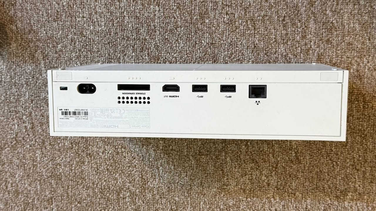 اكسبوكس سيريس اس ابيض 512
نضافه فول 100‎%‎

ذاكره 512 

ملحقاتة كامله ويا جوستك اصلي ثاني اسود 

وبطاريات جوستكات اصليات عدد 2

كارتونه اصلية موجوده 

‭0783 300 5809‬

مكانه بغداد 

سعره 400 الف وبي مجال
