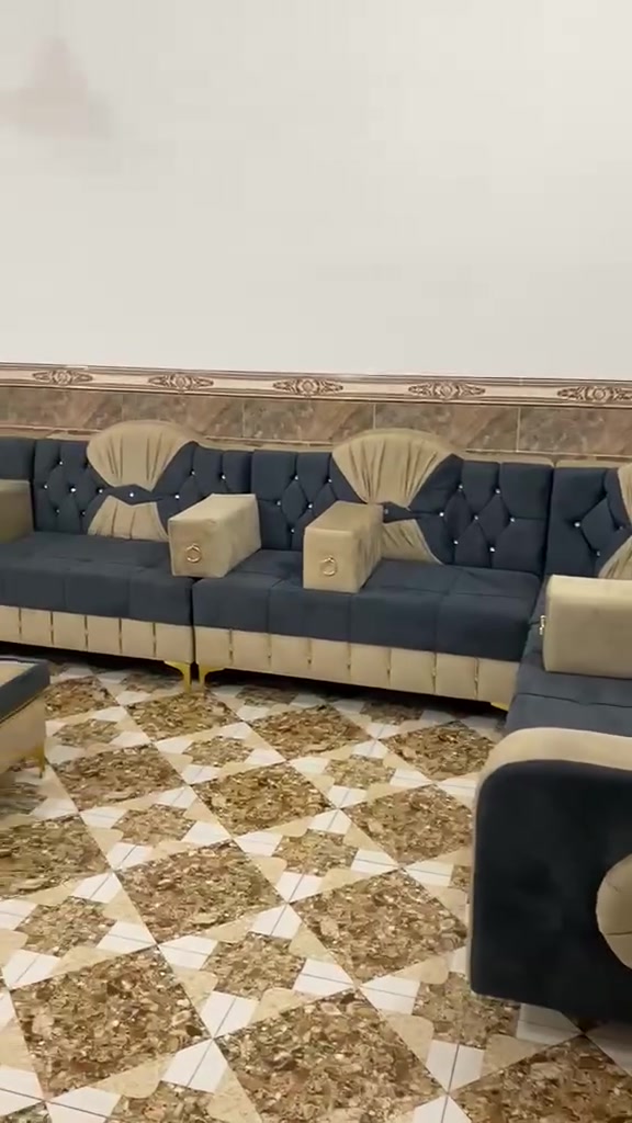 تخم قنفات ١٢ متر حطاطه معروض للبيع .في حديثه / الحي العسكري قرب ساحة الغاز . ومن يرغب بالشراء الاتصال على رقم الهاتف *********** فهد      ادمن وافق
