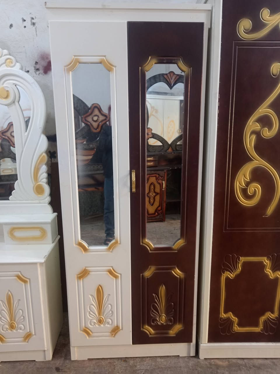 للبيع غرفه عراقي الوان ابيض السعر ٦٠٠ الرميثه مجاور اهل الذهب *********** ابو وهاب النجار
