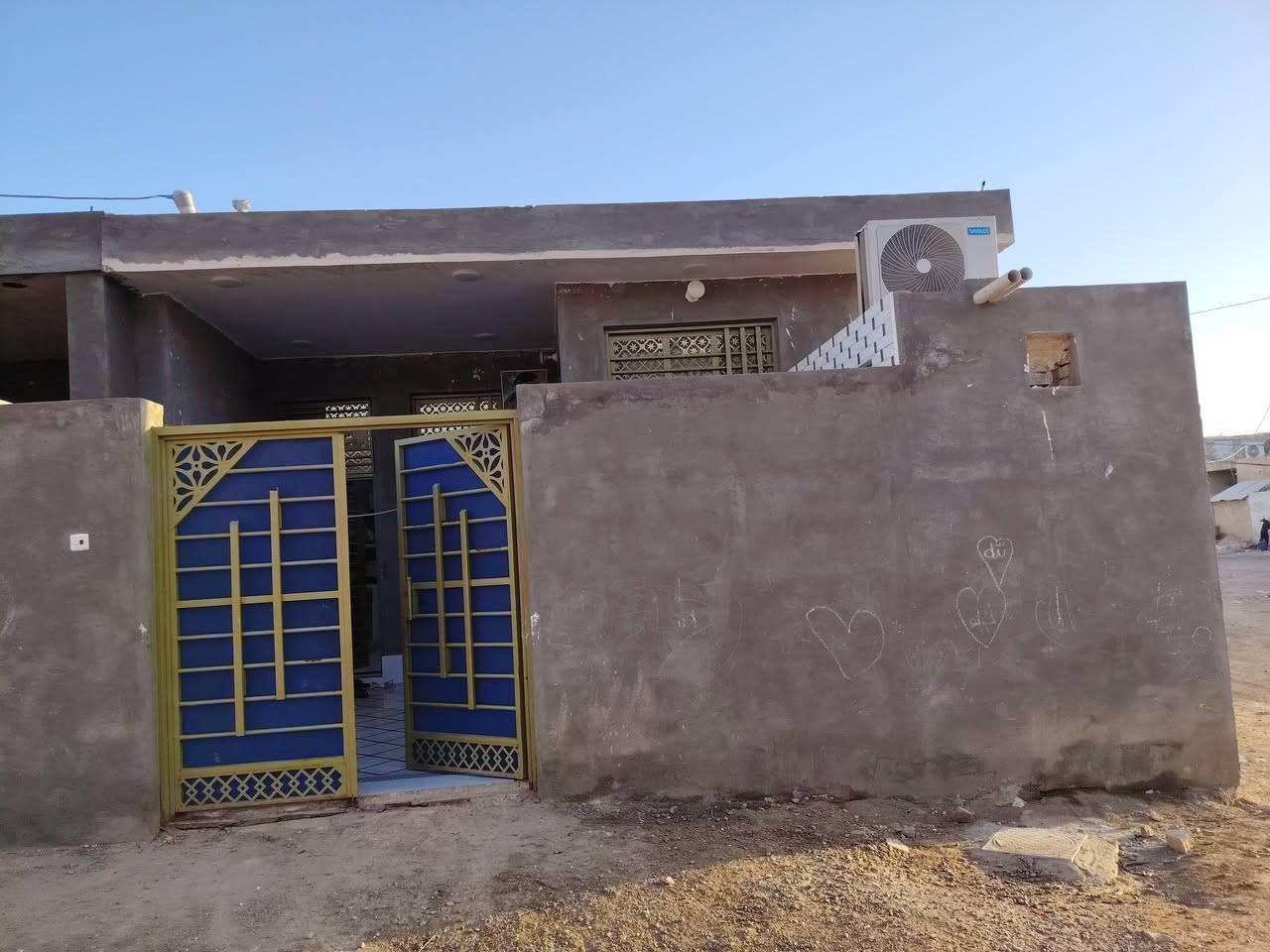 السلام عليكم بيتين للبيع واحد جاهز لسكن وثاني عوزه تبياض وارضيه وكهرباء
لبيتين رقم بمعامله وحده 
بيهن طلب محجوز  لمساحه لواحد 
126
استفسار على الأرقام  ***********

***********
