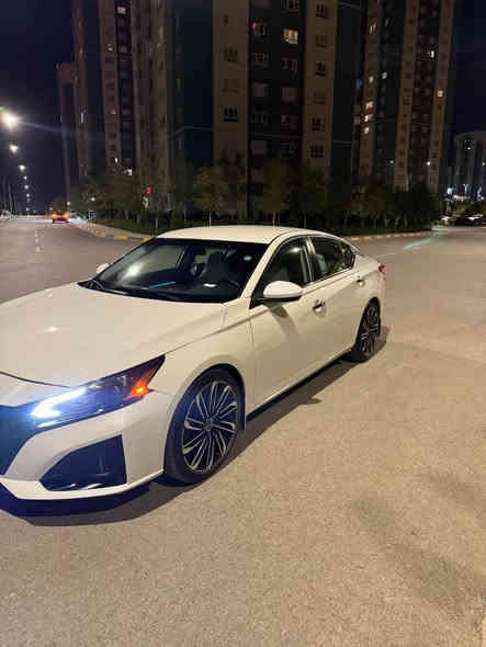 سعري  118 مه عامه له  ***********
نيسان التيما موديل 2023 خليجي ناوزه رد بئ بوياخ ره فزي مروره له ليژنه يه ئيستا 16 هه زار رويشتوه نمونه له جواني نوقساني نيه. مالي دوسته له سليمانيم سعري  118 مه عامه له السليمانية
