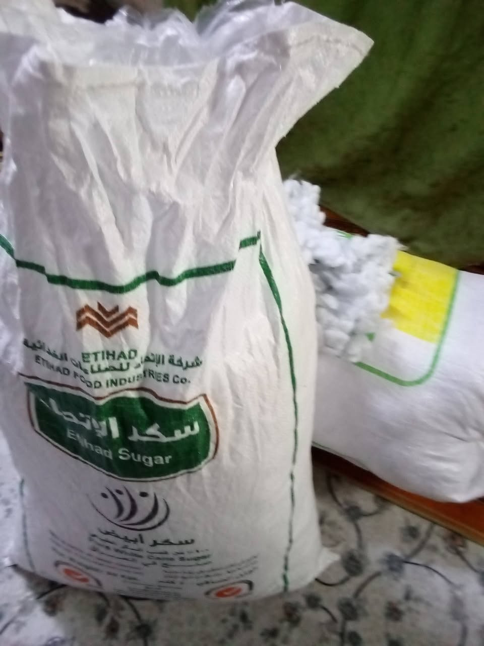 سلام عليكم قطن مستعمل قليل تسع كيلو كل كيلو ألف ونص تسع كيلو كلها 13 ونص للاستفسار  على الخاص او الاتصال على الرقم *********** أو ***********
