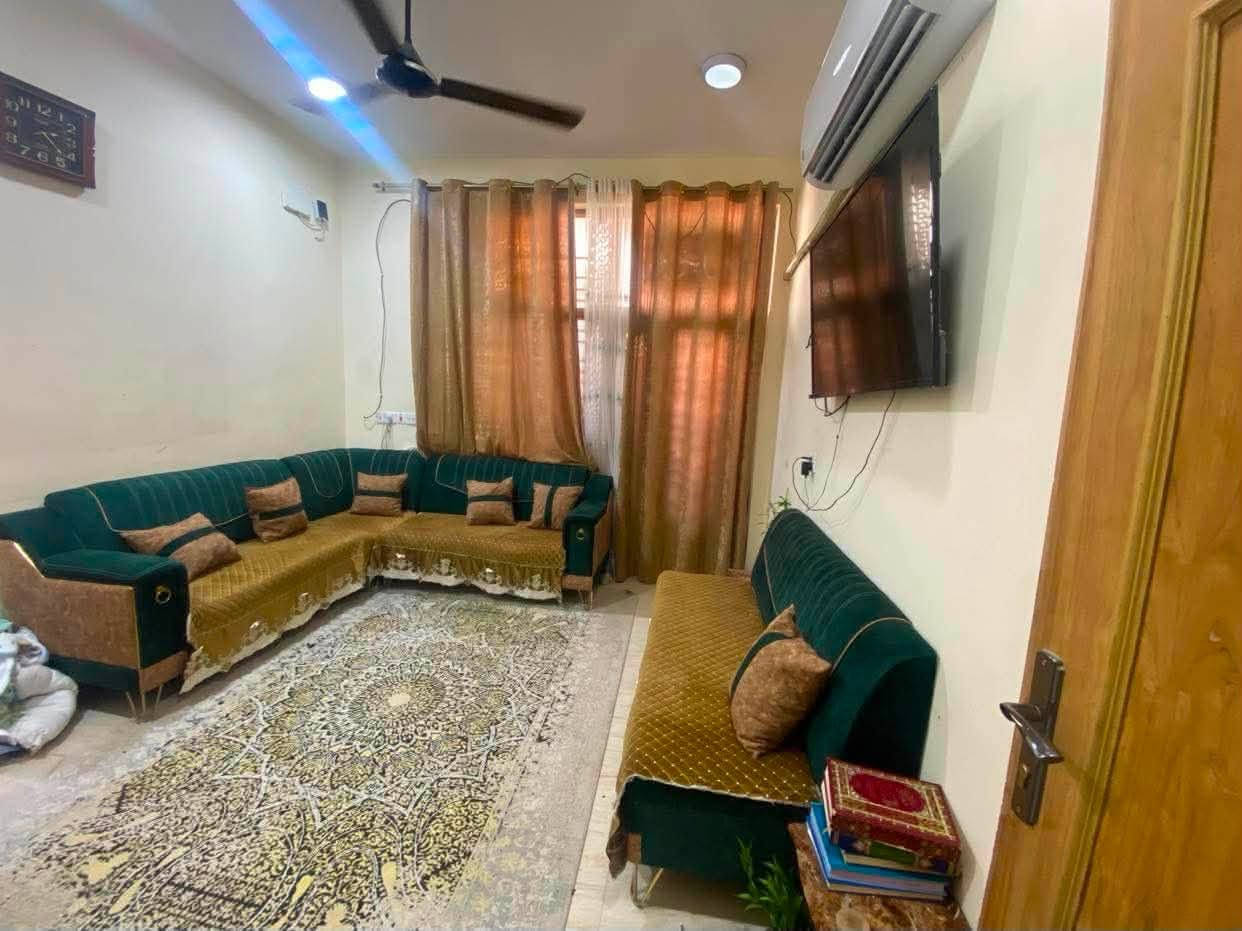 دار للبيع — فرصة ممتازة بالسكن والاستثمار

✨ او مراوس

📍 الكاظمية الثانية / الطي
📍 نزال الكامرات — فرع أسواق الأمير

📐 المساحة: 68 متر 18 متر وقف
📐 الواجهة: 4 متر
📐 النزال: 17 متر

✨ تفاصيل الدار:
▪️ صالة وهول منور
▪️ مطبخ حار وبارد
▪️ صحيات داخلية وخارجية
▪️ الطابق الثاني يحتوي غرفتين نوم
▪️ سطحين + بيتونة ساندويش كبيرة
▪️ دار نظيفة وموقع مرتب وقريب للخدمات

💰 السعر مناسب للموقع والحالة

📞 للاستفسار والمراسلة:
***********

🔹 عقارات الكاظمية والطي 🔹

نوفرلكم:
🏠 بيوت للبيع
🏘️ بيوت للإيجار
📍 قطع أراضي
🏢 محلات وشقق

✅ أسعار مناسبة
✅ مواقع ممتازة
✅ مصداقية وسرعة بالتعامل

📞 للاستفسار والمراسلة:
***********

📌 نخدم:
الكاظمية • الطي • بغداد والمناطق القريبة

🔔 تابعوا الصفحة يوميًا حتى توصلكم أحدث العروض
وأي شخص عنده دار أو أرض يريد يبيع أو يأجر يراسل خاص

#عقارات
#عقارات_الكاظمية
#عقارات_بغداد
#بيع_شراء
#إيجار
#بغداد
#الكاظمي
