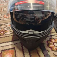 للبيع خوذه جديده ممستعمله ماركه قيم واخذ ممتواجده ع الفيس الاتصال ع ال...