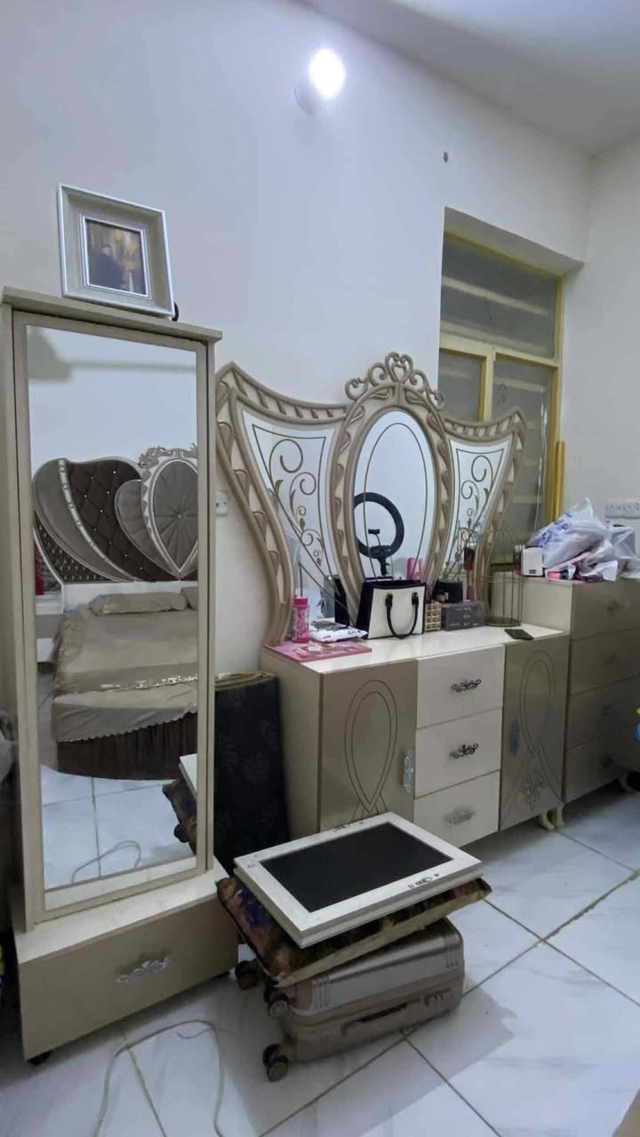 غرفه تركيه  9قطعة نظيفه مثل ماموضح بالصورة السعر 450 قفل 
 العنوان بغداد الدوره ابو دشير الشراي يراسلني


**إذا كنت صاحب هذا الإعلان وتريد حذفه لأي سبب، رجاءا أرسل رسالة إلى الدعم الفني**