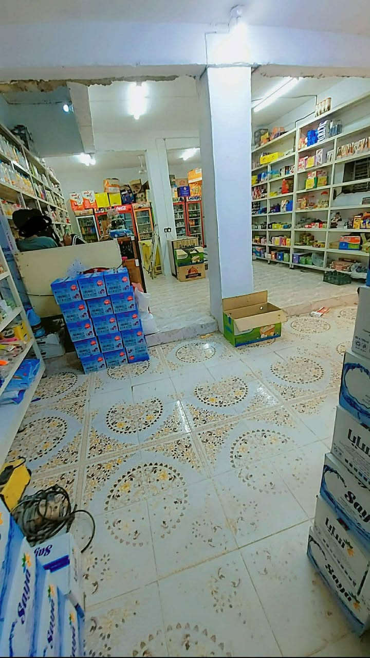 الدار مع المحلات للبيع ركن المساحه 240متر مطلوب مبادره لي حاب ياخذه تتحول المبادره عليه يخصم من سعر البيت او حاب ياخذ البيت حر يدفع مبلغ اصفر له  المبادره / الاستفسار/ ***********
