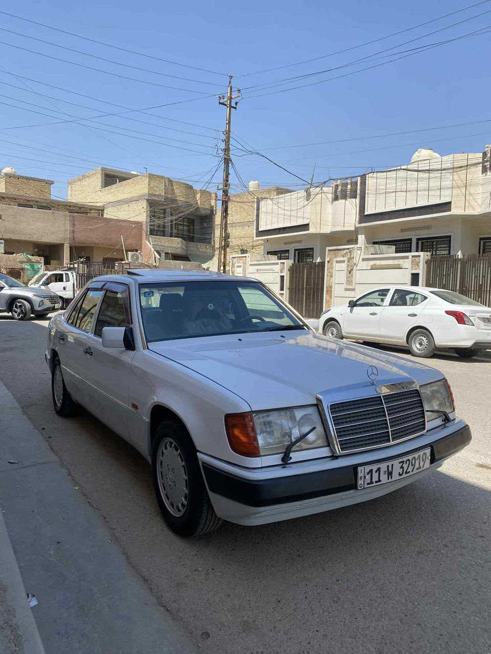 السلام عليكم
مرسدس موديل 93 لون ابيض 
السياره وضع شركة مصبوغ عام الجماليه 
السياره كير مكينه حداديه جديد مكفول 
السياره جاهزه من كلشي  
مكاني بغداد رقم تلفون ***********
