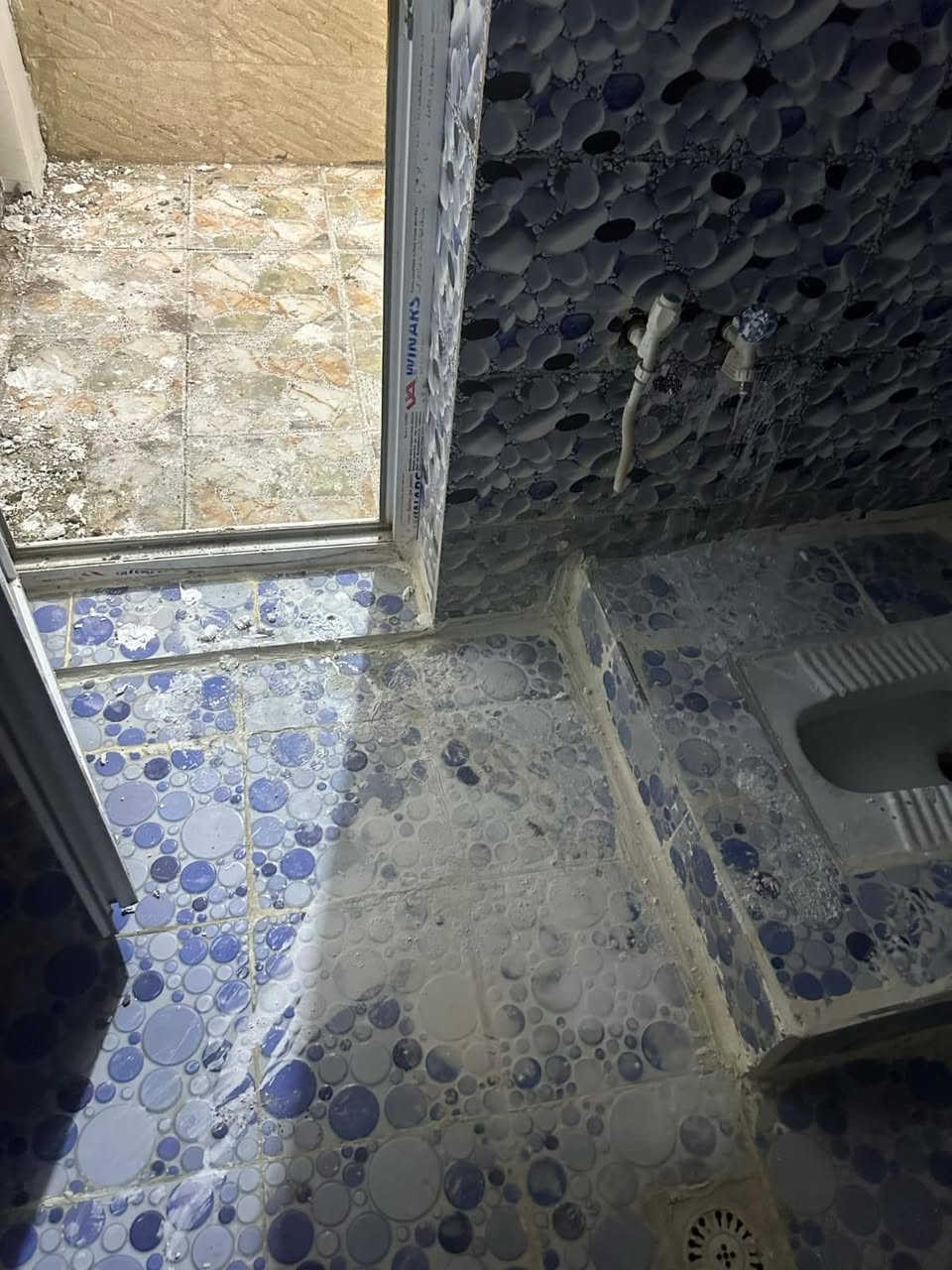 السلام عليكم بيت للايجار بحي المهندسين ٢٥٠ الف ٧٠ متر غرفه جبيره ومدخل وحمامات ومطبخ وطارمه ***********
