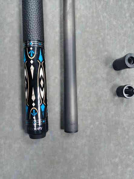 السلام عليكم حبايب
كيو بليارد كاربون شركة TROUFY كيو نضافة 100%
السعر خاص ***********
