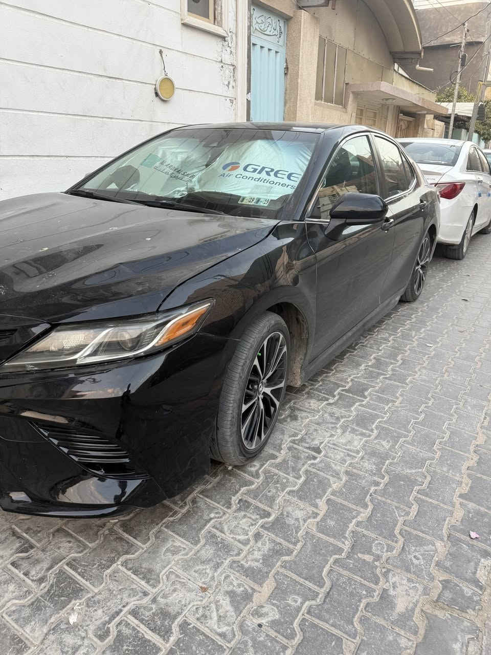 السلام عليكم 
كامري ١٨  Se
مواصفات كامله عدا البصمه
السونار والضرر موجود بالمنشور 
مبدل مكينه جديده 
ماشية ١٣٧ كيلو متر 
رقم بغداد  مشروع وطني 
السعر ١٧٠  
مكاني كربلاء المقدسة  - شارع المحافظه  
***********
***********
