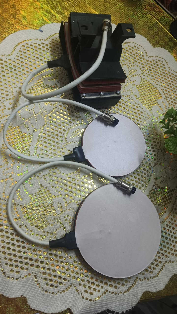 مكبس قبعات 
2مكبس صحون للبيع جديدات
السعر خاص او واتساب***********
