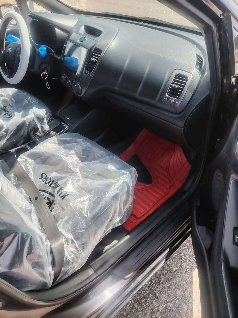 السلام عليكم سيراتو موديل 2018 للبيع وارد خليجي مكفوله من الضربه والصبغ والتبديل كير ومكينه وتبريد (وسونار موجود)  رقم كربلاء بسمي تحويل ثاني يوم مكان كربلاء سعره 130 وبيها مجال للاستفسار اتصل على هذا الرقم ***********
