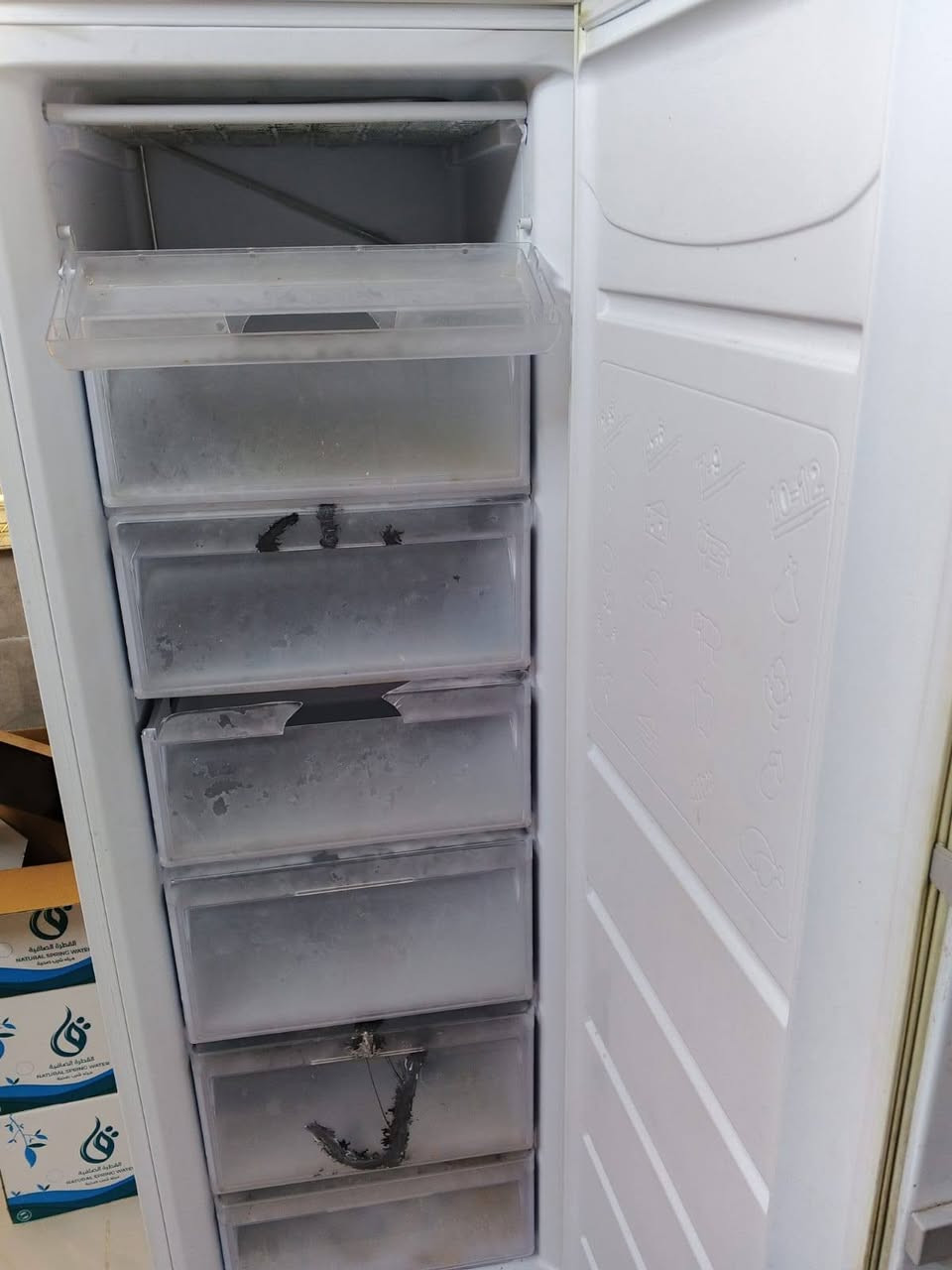 للبيع 
1_مجمدة عمودية 
2_طباخ مال كافتريا 
العنوان تكريت
الرقم 
***********
