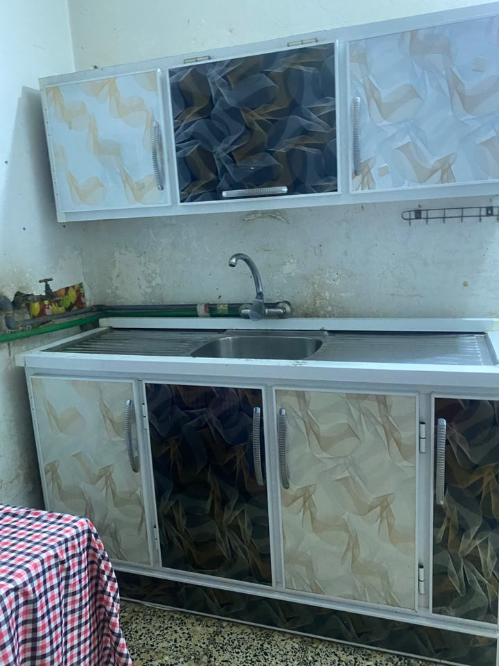 سلام عليكم كاونتر للبيع اخو الجديد عرضه متر ونص***********
