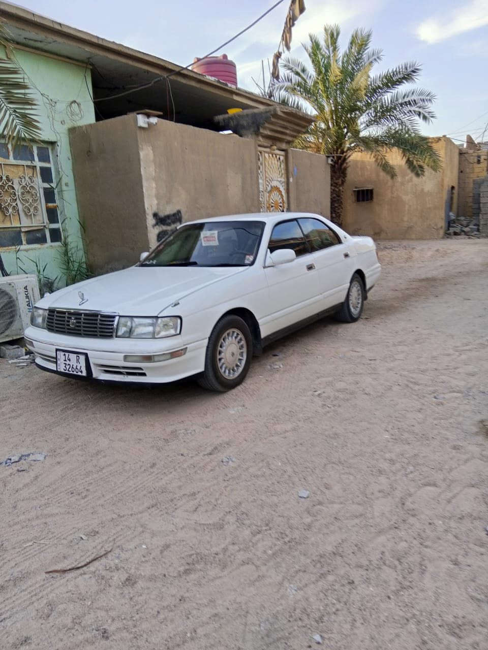 سلام عليكم سياره بطه منفصل نضيفه كير مكينه حداديه تخم تاير كله كفاله سياره كفاله بدون ضربه  فقط مصبوغه جماليه مكاني البصره ابو الخصيب سعر 70وبيها مجال للتسفسار للاتصال عل رقم ***********
