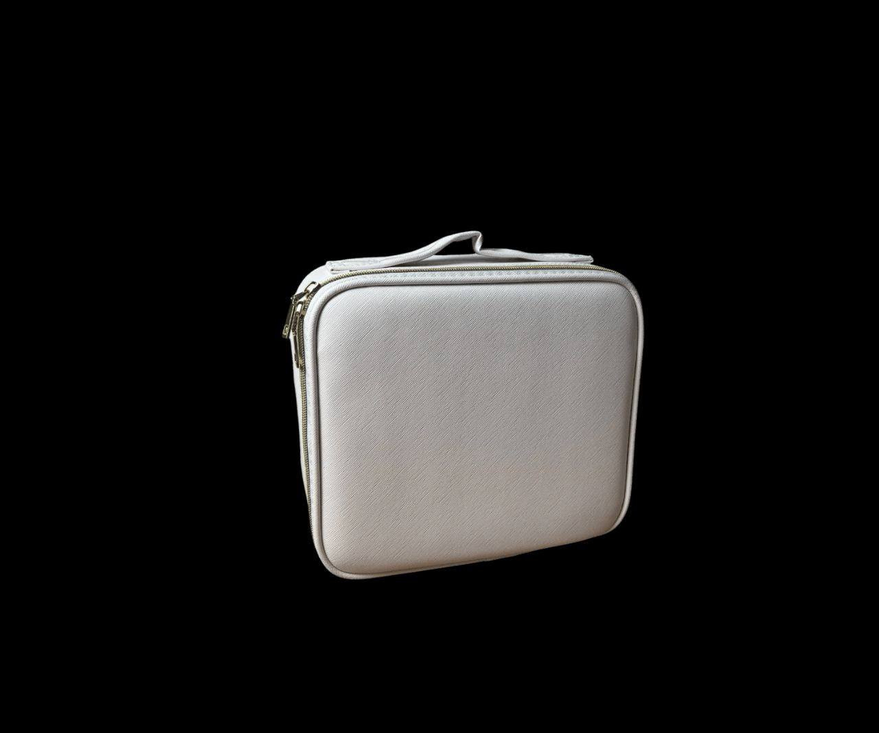 💖✨ تحبين ترتيب مكياجچ ويكون كلشي بمتناول إيدچ؟ ✨💖
ويّانا صندوق المكياج الذكي بمرآة LED
ينظّم أدواتچ ويخلّيچ تجهزين نفسچ بأي مكان
بالبيت، بالسفر، وحتى بالسيارة 🚗✈️
🌟 المميزات:
✔️ مرآة LED قابلة للفصل
3 درجات إضاءة (دافئة – باردة – محايدة) حسب مزاجچ ✨
✔️ زر لمس ذكي لتشغيل الضوء وتبديل الأوضاع بسهولة
✔️ فواصل داخلية قابلة للتعديل
ترتيب على كيفچ وبراحتچ
✔️ جيب مخصص للفرش مع غطاء شفاف يحافظ على نظافتهن
✔️ حقيبة جلد مقاومة للماء
تصميم أنيق وسهلة الحمل وين ما تروحين
✔️ تشحنين المرآة بـ USB وتستخدمينها حتى بشكل منفصل 🔋
📏 الحجم:
24 × 23 × 10 سم
🎁 محتويات الطقم:
• حقيبة مكياج
• مرآة LED
• كيبل شحن
• فواصل إسفنج
• جيب داخلي للفرش
✨ مثالية للاستخدام اليومي، السفر
أو كهدية فاخرة لأي بنت تهتم بنفسها 💝
💰 السعر: 20,000 د.ع
🚚 توصيل مجاني لكل العراق
للتواصل والطلب:
📱 واتساب: ***********
📨 تليگرام: @Bzati
📢 القناة: https://t.me/Bazi3ti
