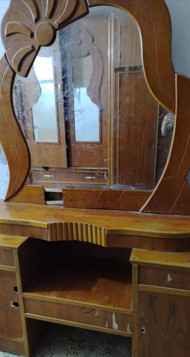 السلام عليكم
غرفة نوم كاملة للبيع بسعر 275 وبيها مجال 

مستعجلين على بيعتها


**إذا كنت صاحب هذا الإعلان وتريد حذفه لأي سبب، رجاءا أرسل رسالة إلى الدعم الفني**