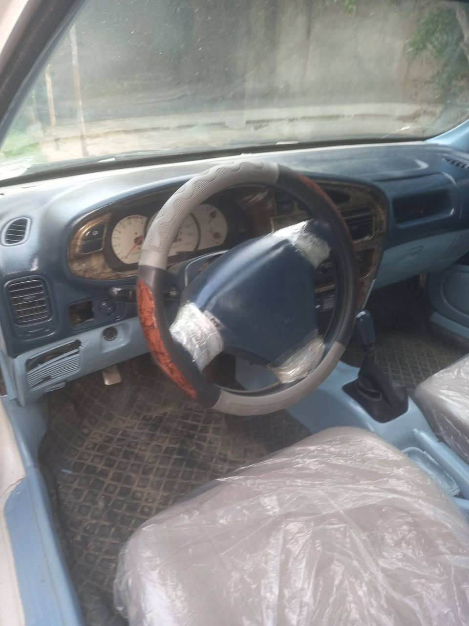 بروتون جاهزة من كل النواحي رقم انكليزي باسمي تحويل ثاني يوم هزة جديدة السعر ٤٢ 
للاتصال *********** 
المكان اسديرة
