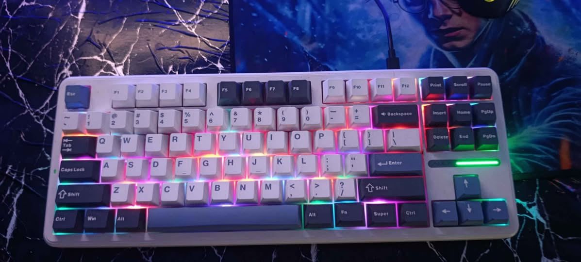 السلام عليكم 
Pc يشغل اغلب الالعاب فوك 100 فريم
المواصفات 
Rx580 
Raizen 5 3600
RAM 16 GB DDR4
M.2.    512 GB
باور 500 واط
كيس ابيض كلش حلو اضائة RGB

الملحقات 
شاشة شاومي 180 هيرتز كبيرة
شاشة ال جي 60 هيرتز  متوسطة
كيبورد AULA F87 PRO ميكانيك
ماوس عادي أخذته ب15
يوبي اس 15 دقيقة 
كيبل ايثرنيت 
توصيلات الشاشات كاملة 

مكاني بغداد الدورة 
للتواصل *********** يوجد واتساب 

السعر 825 الف وبي مجال وانتو تدرون اسعار البي سي شكد هسة مستعجل على بيعتها بغداد, العراق
