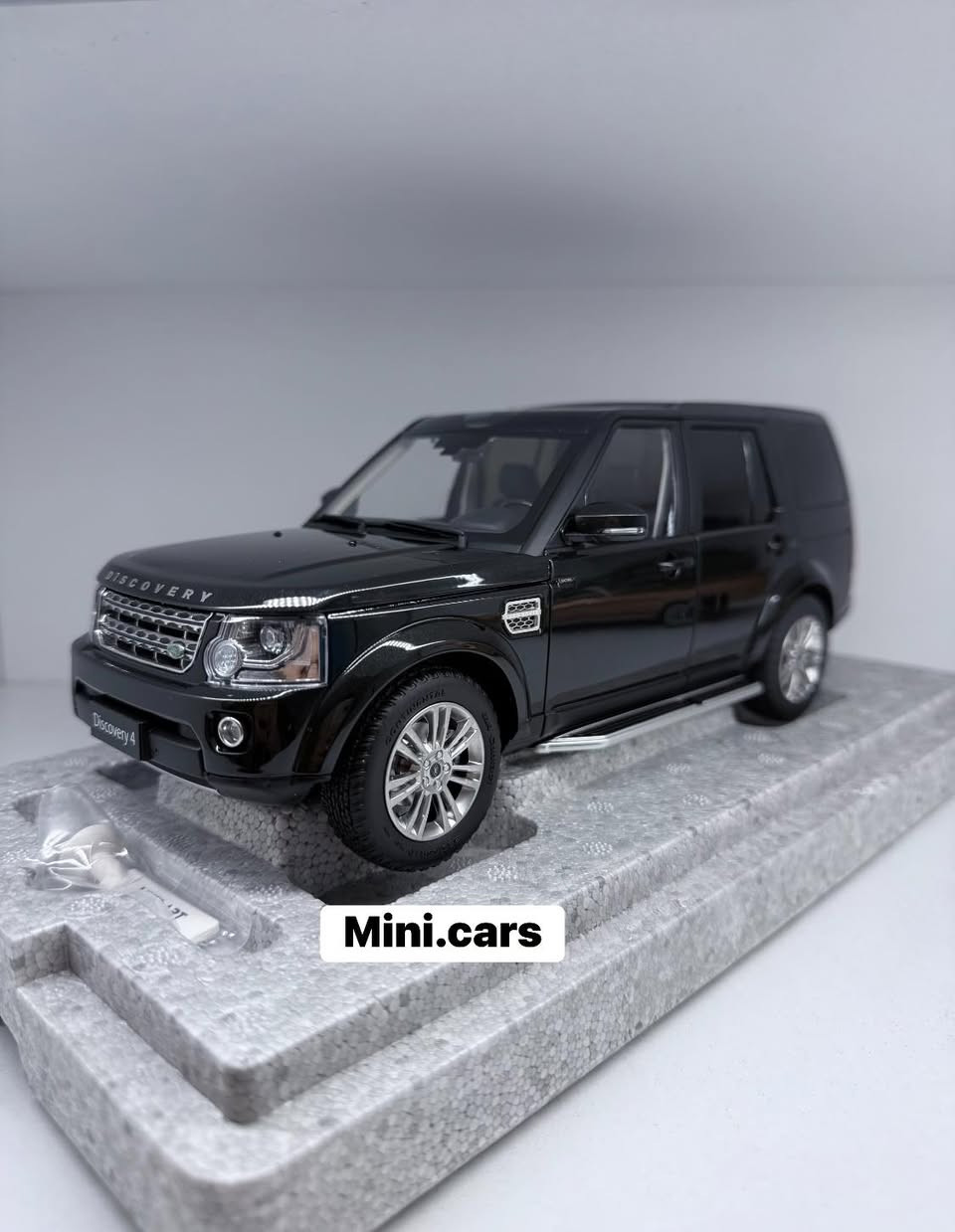 Land Rover Discovery 4

Brand : WHELART
Scale : 1/18
Price : 215,000 Dinar

WhatsApp: +9647504702207
