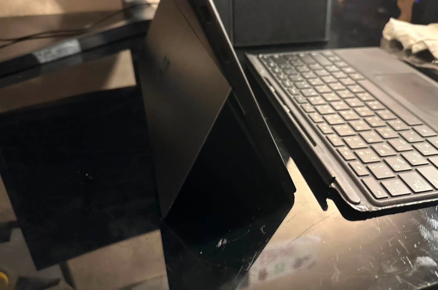 السلام عليكم، للبيع Microsoft Surface Pro 9 شاشة لمس مع الكيبورد (كيبورد قابل للفصل عن الشاشة) بحالة ممتازة، الجهاز نظيف ١٠٠٪؜ ويعمل بدون أي مشاكل
الجهاز slim و محمول portable بوزن خفيف جداً
 
CPU – Intel Core i5-1235U – 12th Gen Processor (Up to 4.4GHz)
RAM – 8GB LPDDR5 5200 MT/s
STORAGE – 256GB SSD
GPU – Intel Iris Xe Graphics
Display – 13” PixelSense Touch Display (2880×1920)
Features – 10-Point Multi-Touch + Pen Support
OS – Windows 11 64-bit

غراضه كاملة تجي وياه شاحنته و الكارتونة و كڤر متين اصلي من ماركة spigen

السعر مليون و مية. مكان بغداد بغداد الجديدة


**إذا كنت صاحب هذا الإعلان وتريد حذفه لأي سبب، رجاءا أرسل رسالة إلى الدعم الفني**