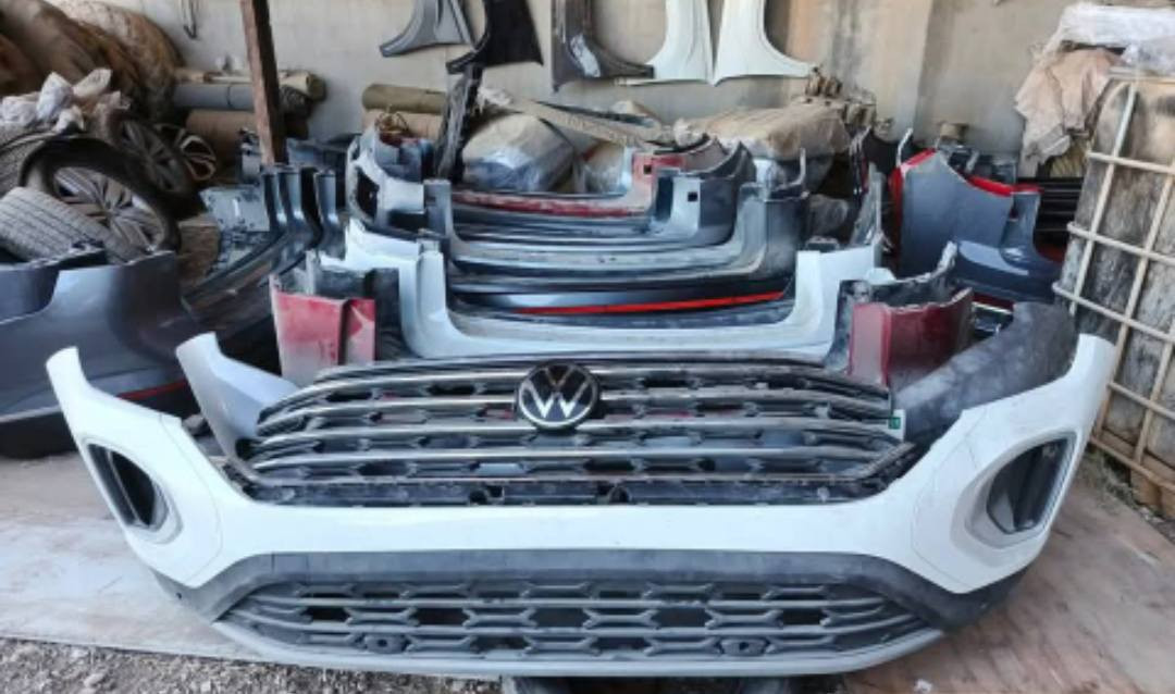 كراج اطلس
كروز وعادي  

بلادي نفس لون خلفي و كدم 

عنوان كركوك قرب مشتل محمد

***********
