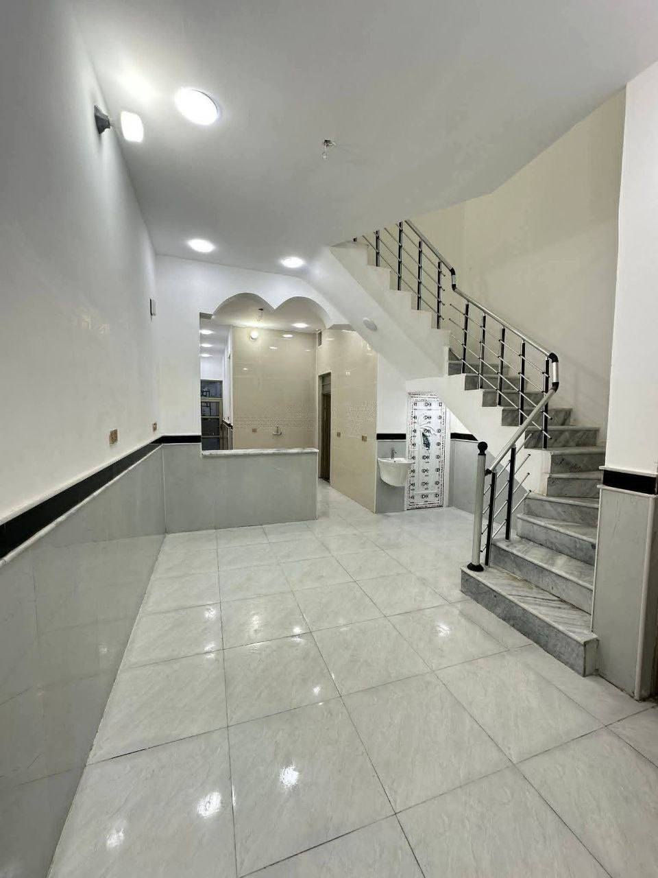 دارين صفه حي الغدير خلف شارع ٣٠ بضهر المدرسه الصينيه مساحه الدار الواحد ١٠٠م
الب.يع فقط نقدآ 
***********
